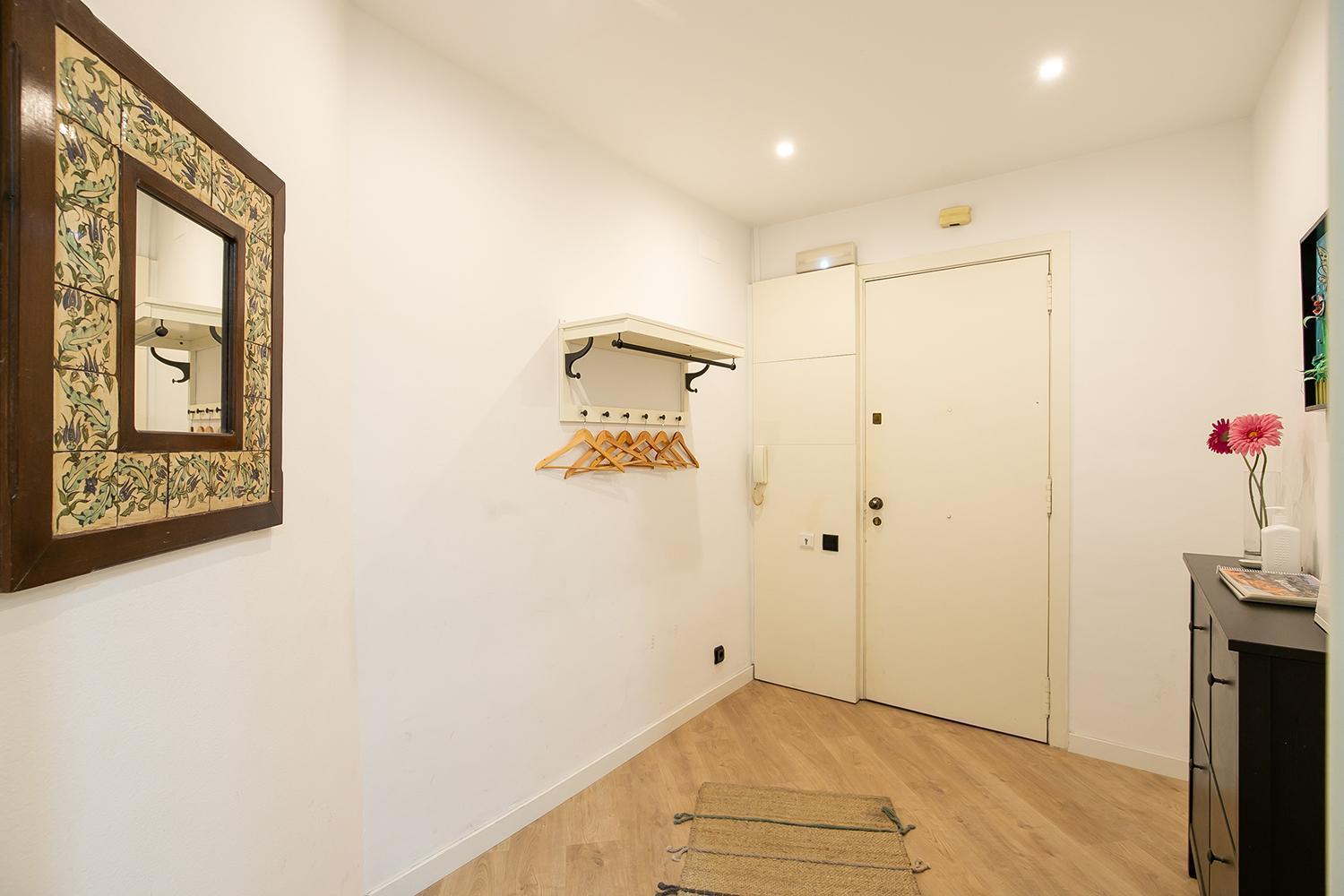 Beautiful Apartment With Terrace In Барселона Экстерьер фото